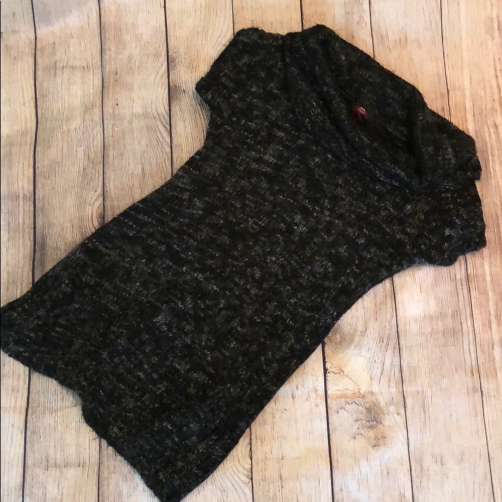 Short sleeve sweater blouse